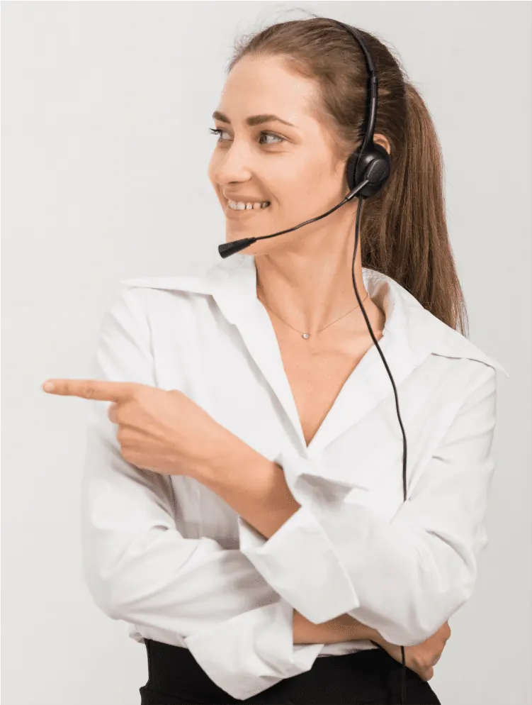 Atendente da Pilúcio Contabilidade com headset